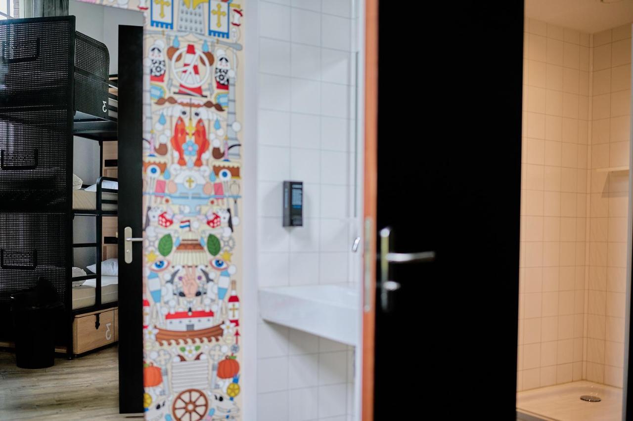 Posto Letto in Dormitorio Femminile con 6 Letti