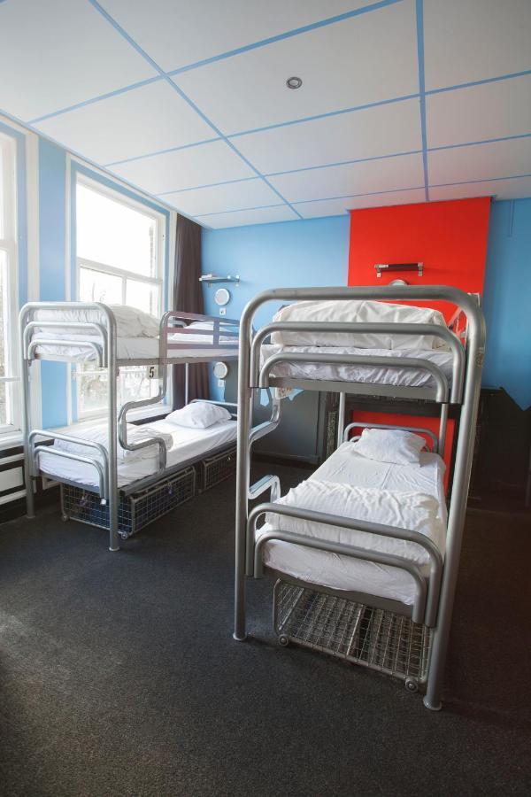 Posto Letto in Dormitorio Misto per 12 Persone