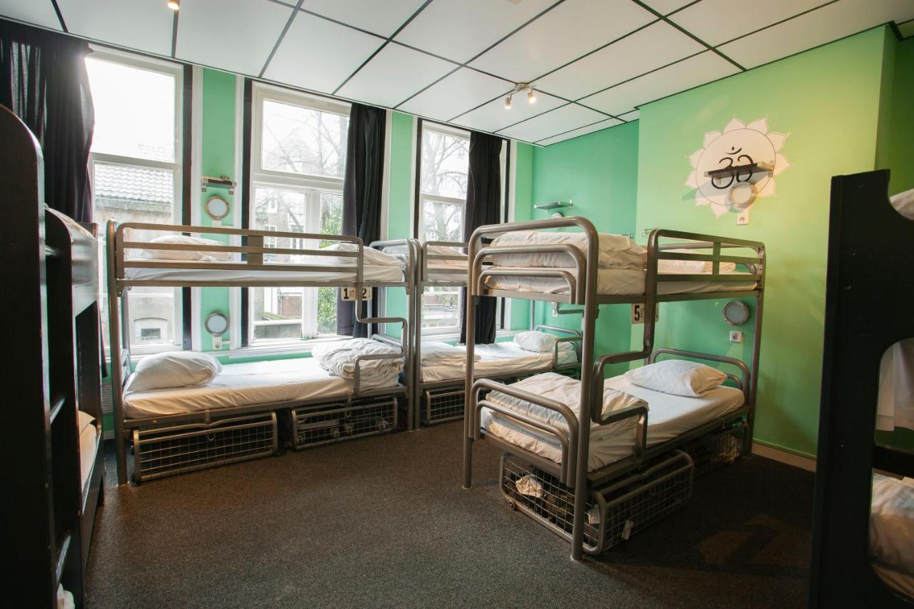 Posto Letto in Dormitorio Misto per 14 Persone