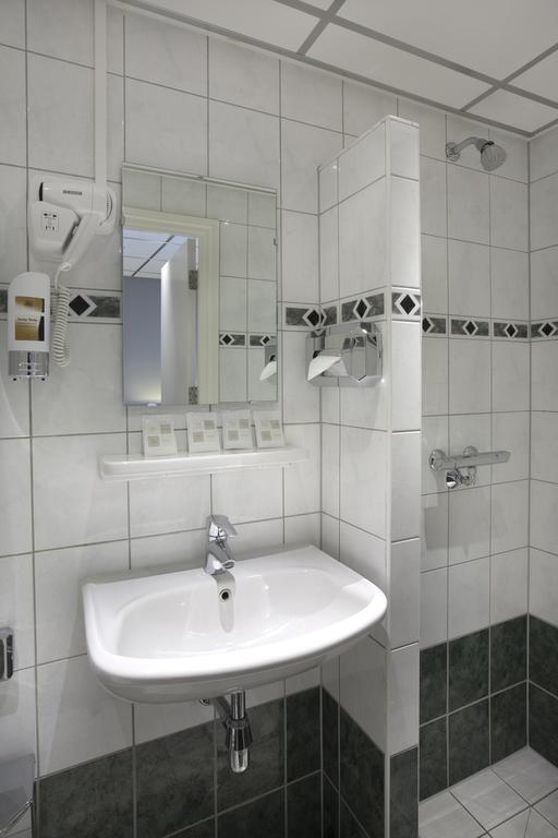 Triple Room,141175158:JPEG