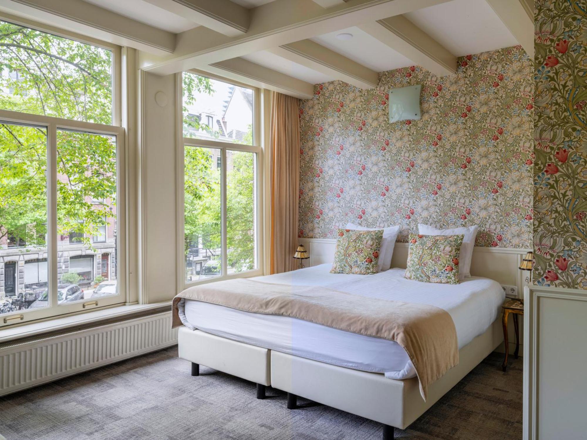 Double or Twin Room Canal View