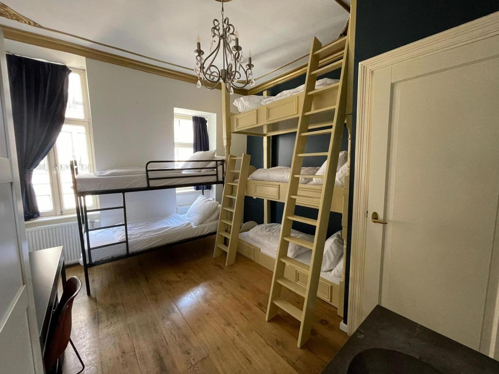 Posto Letto in Dormitorio Misto con 6 Letti