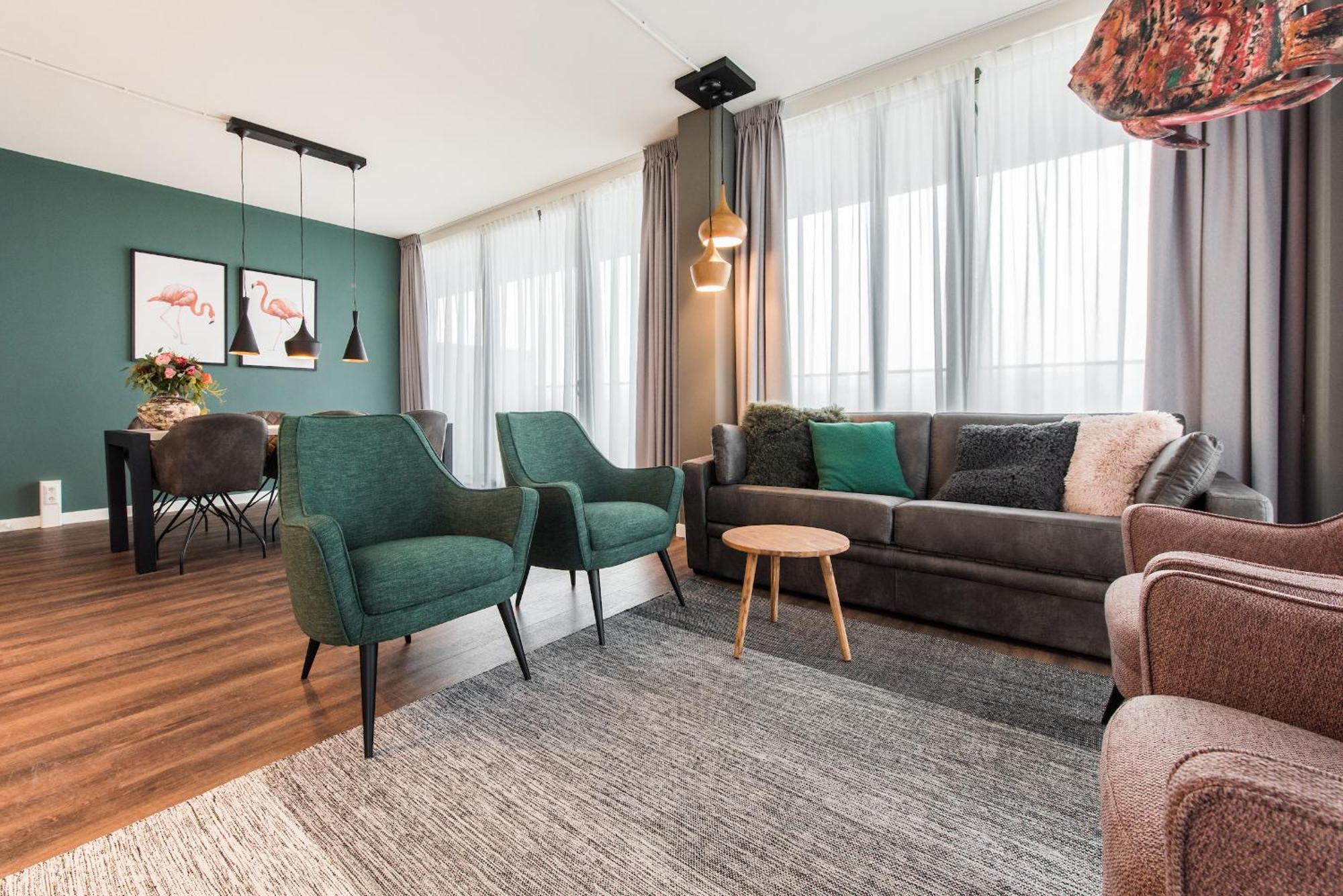 Extra Large 2 Bedroom Apartment with Balcony and Sofa Bed
