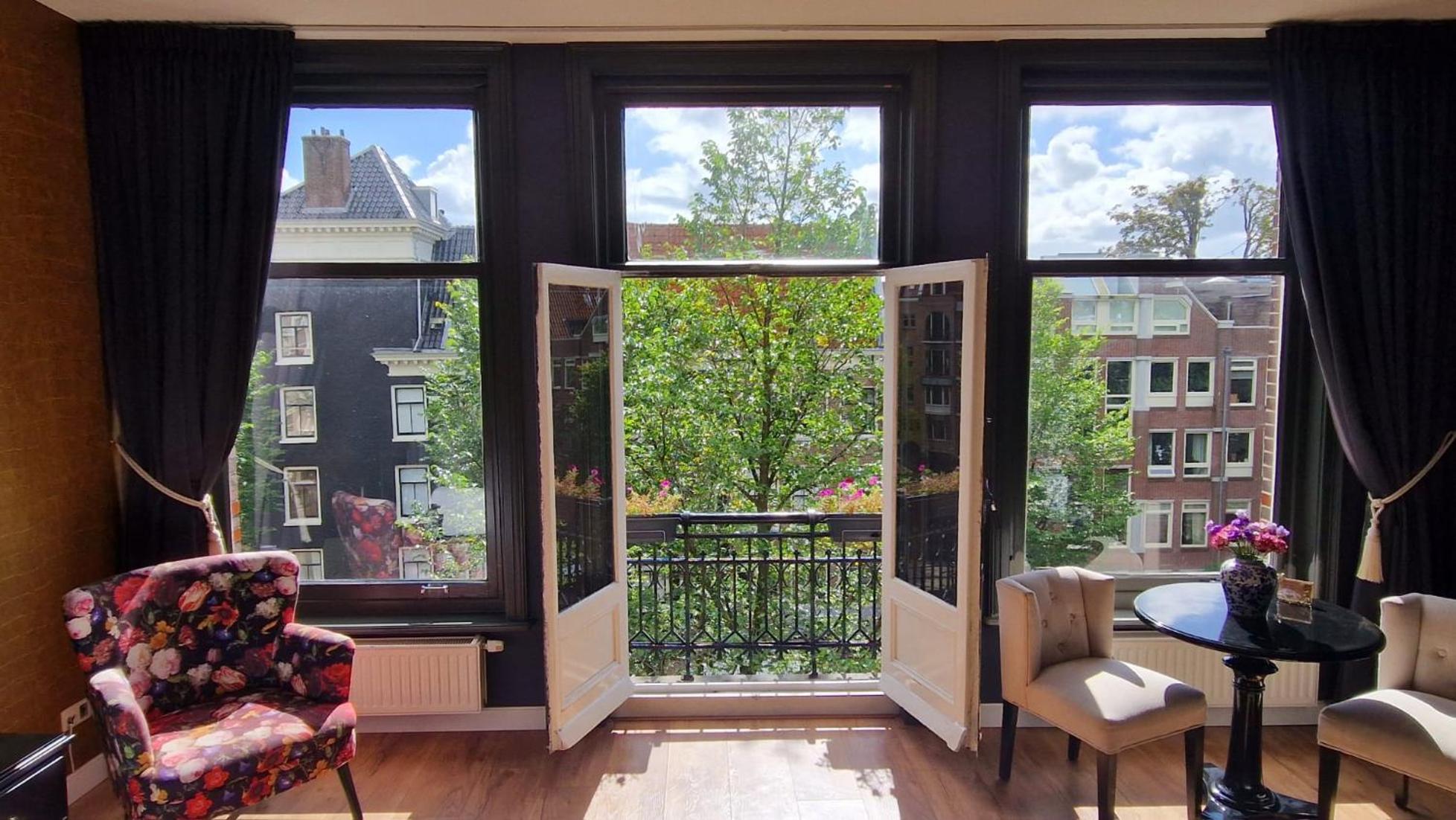 Double or Twin Room Canal View