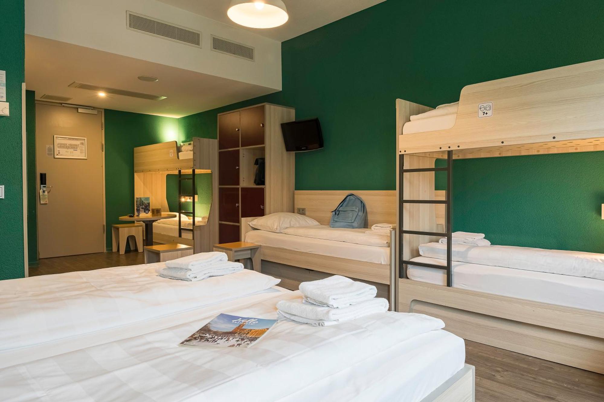 Bed a Dormitory max 7 Beds