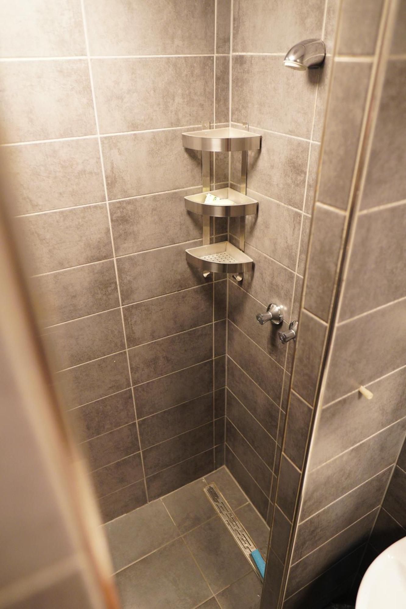 Posto Letto in Dormitorio con 3 Letti