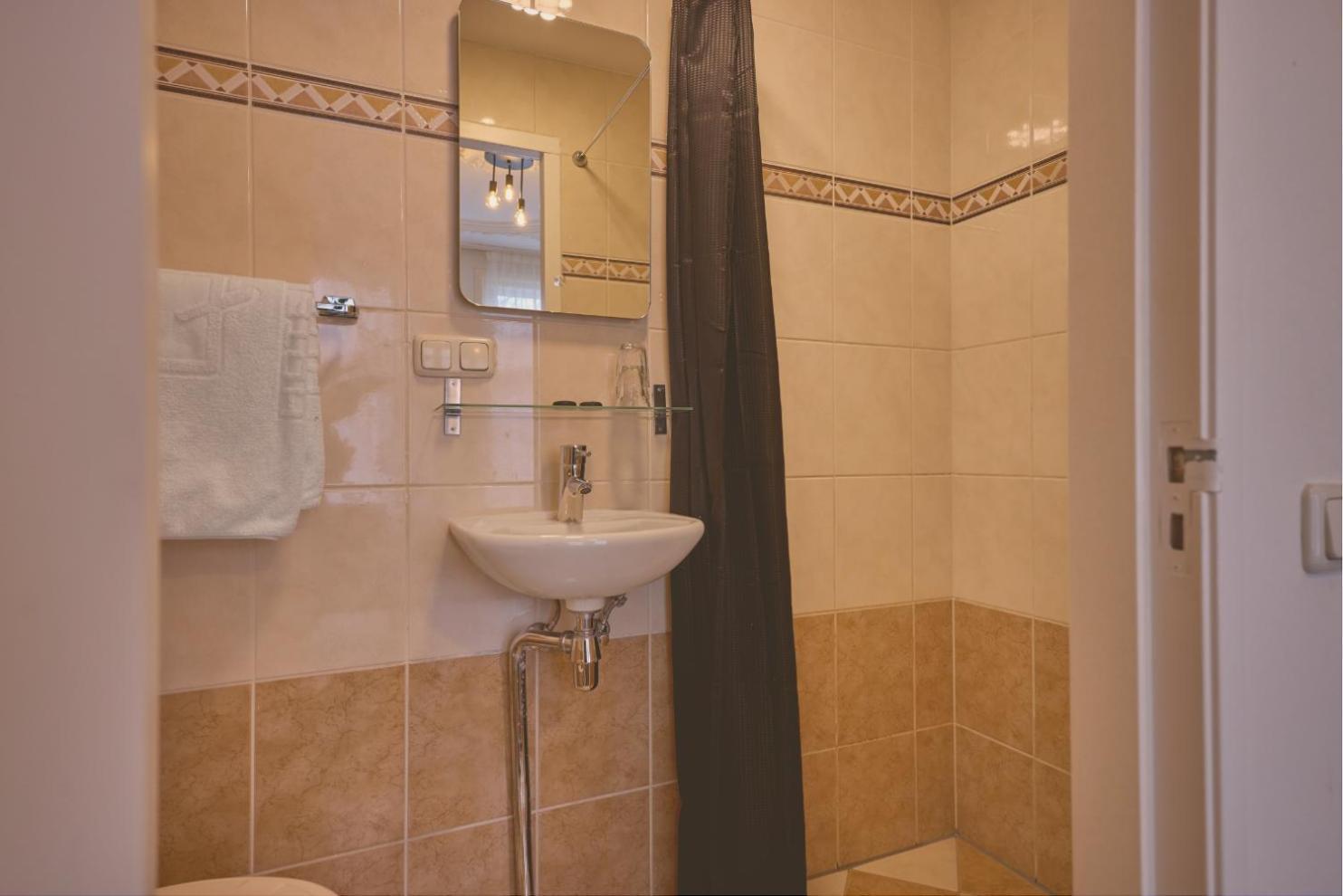 Double Room,1756498011:JPEG