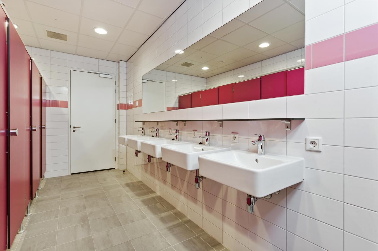 Posto Letto in Dormitorio Femminile con 12 Letti