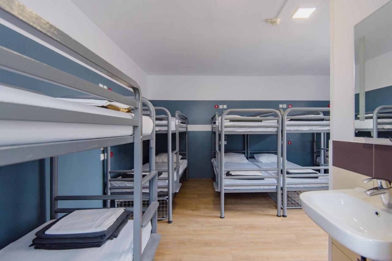 Posto Letto in Dormitorio Misto con 10 Letti