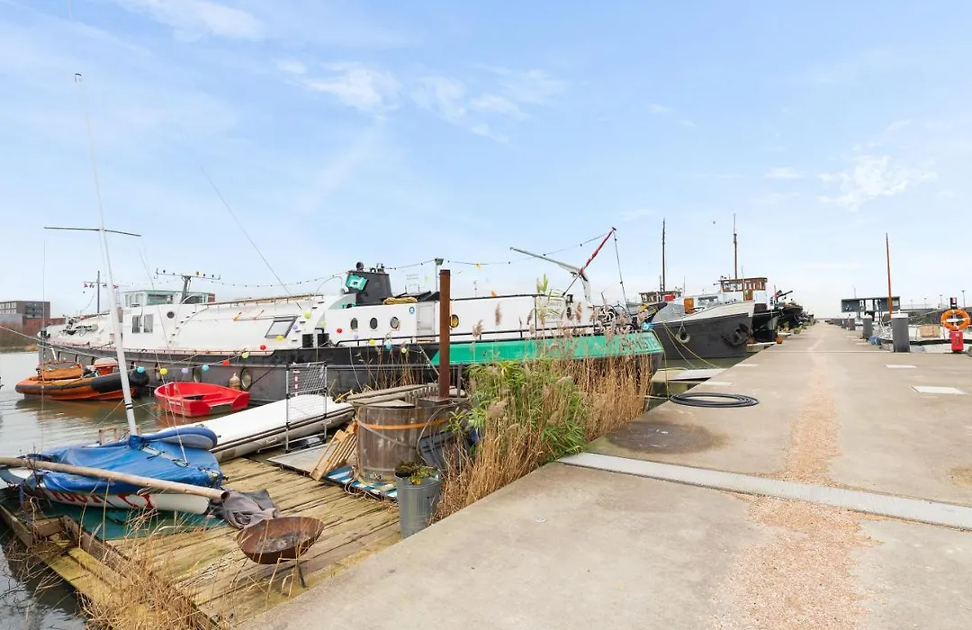 B&B Houseboat Amsterdam-1