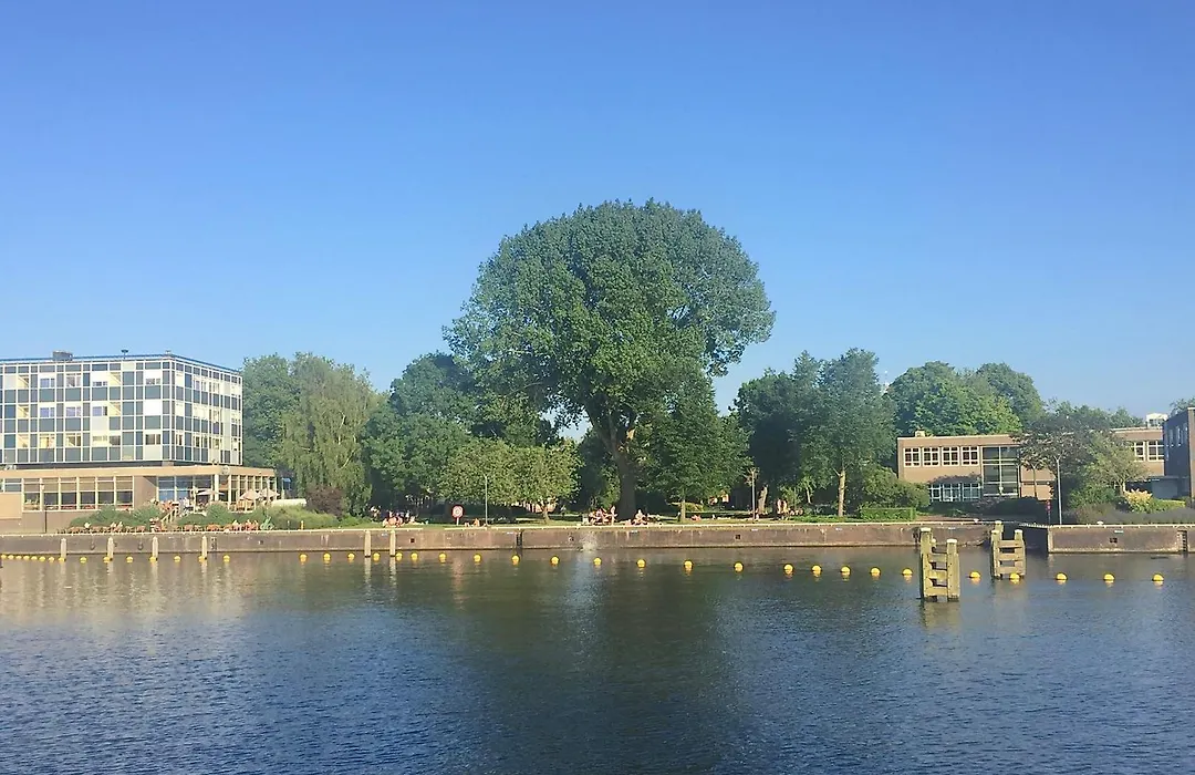 Top-Notch Space Along Canal In Historic Centre-1