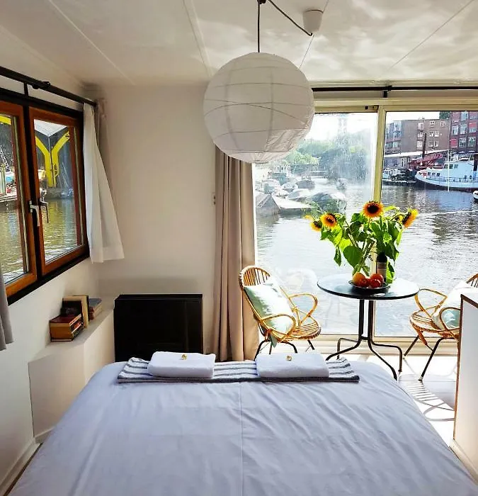 Houseboat Concordia B&B-1