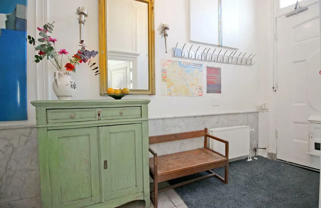 Cozy Jordaan Canalhouse Near Anne Frank House-1