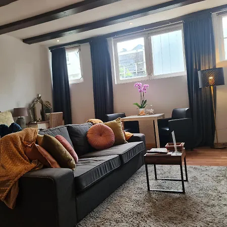 Crown Guesthouse Amsterdam-3
