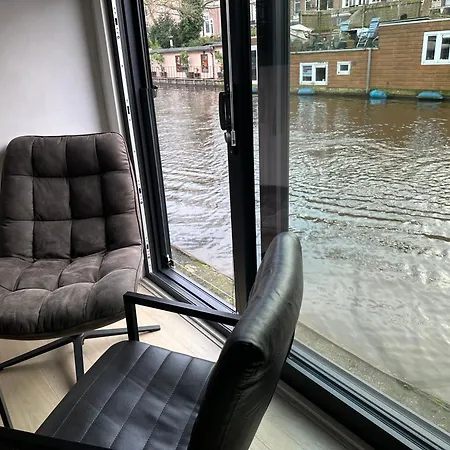 Amsterdam-Houseboat-Amstel-2