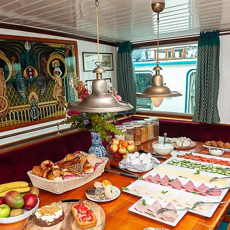 Amsterdam Hotelboat-3