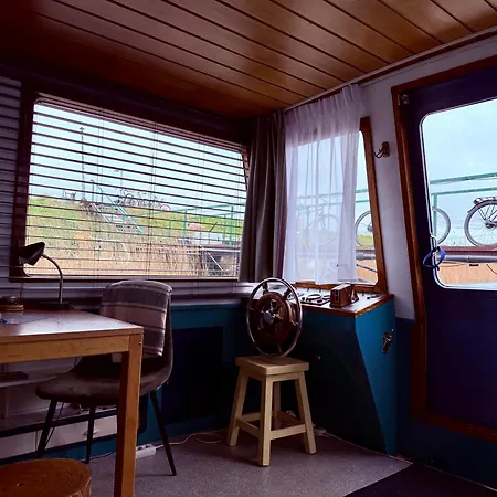 Floating B&B Amsterdam-2