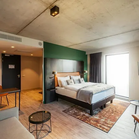 Holiday Inn - The Niu, Fender Amsterdam-3