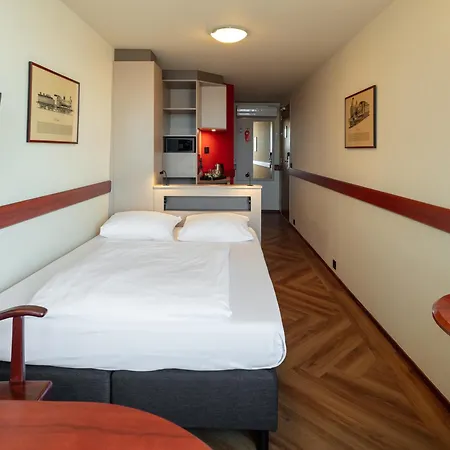 A-Train Hotel-2