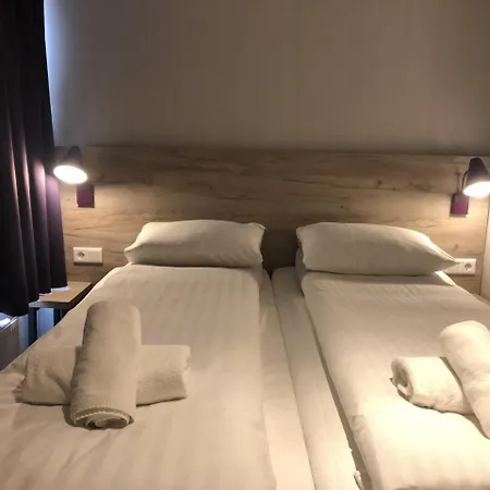 Facade Hotel Amsterdam-2