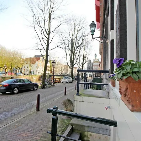 Cozy Jordaan Canalhouse Near Anne Frank House-3