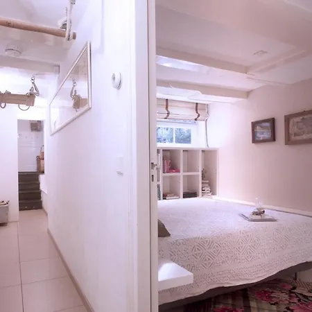 Cozy Canal Studio-2